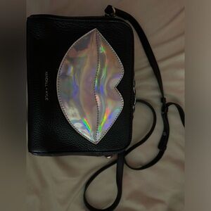 Kendall & Kylie, Lucy lips, black, crossbody purse.